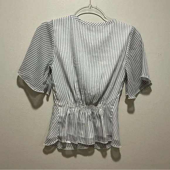 NWOT Abercrombie and Fitch Women’s White and Blue stripe blouse Size S - Picture 2 of 8